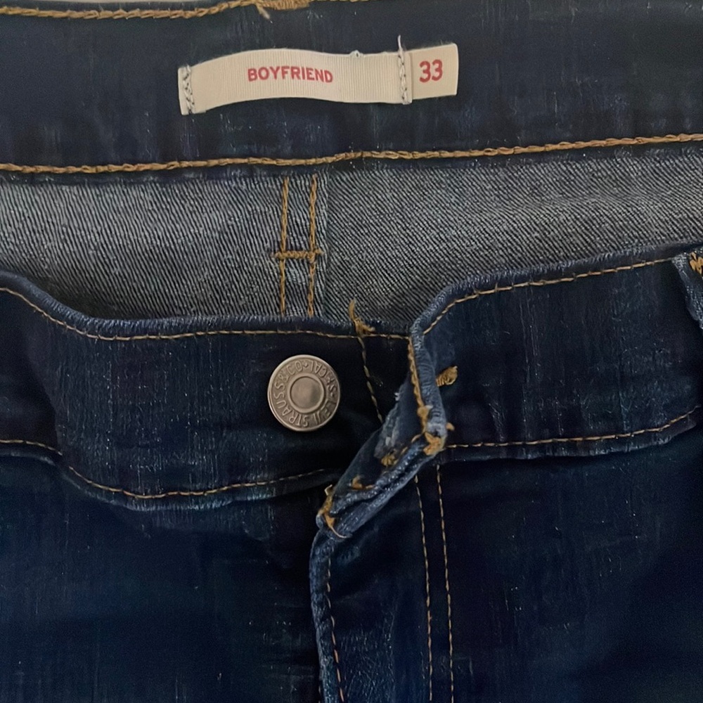 Levi Strauss& company boyfriend jeans size 33. No rips or tears
